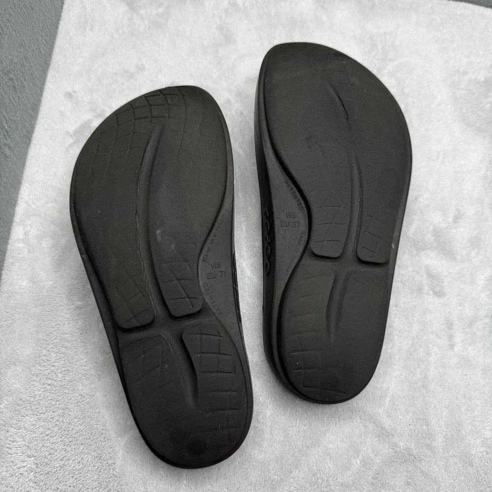 OOFOS OOlala Sandals Women's 6 Black Gold Metallic Recovery Flip Flops EU 37